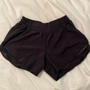 Lululemon Hotty Hot Low Rise Short 4” Black Size 6 (no tags)
